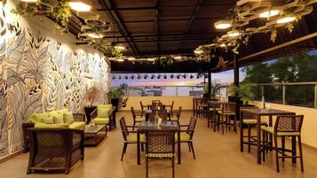 Breakfast, lunch and dinner served