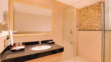 Shower, free toiletries, bidet, towels