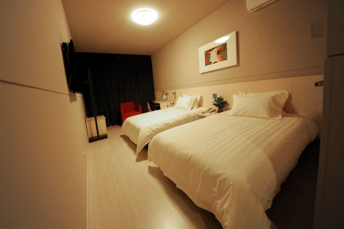 Standard Twin Room | Desk, blackout drapes, iron/ironing board, free WiFi