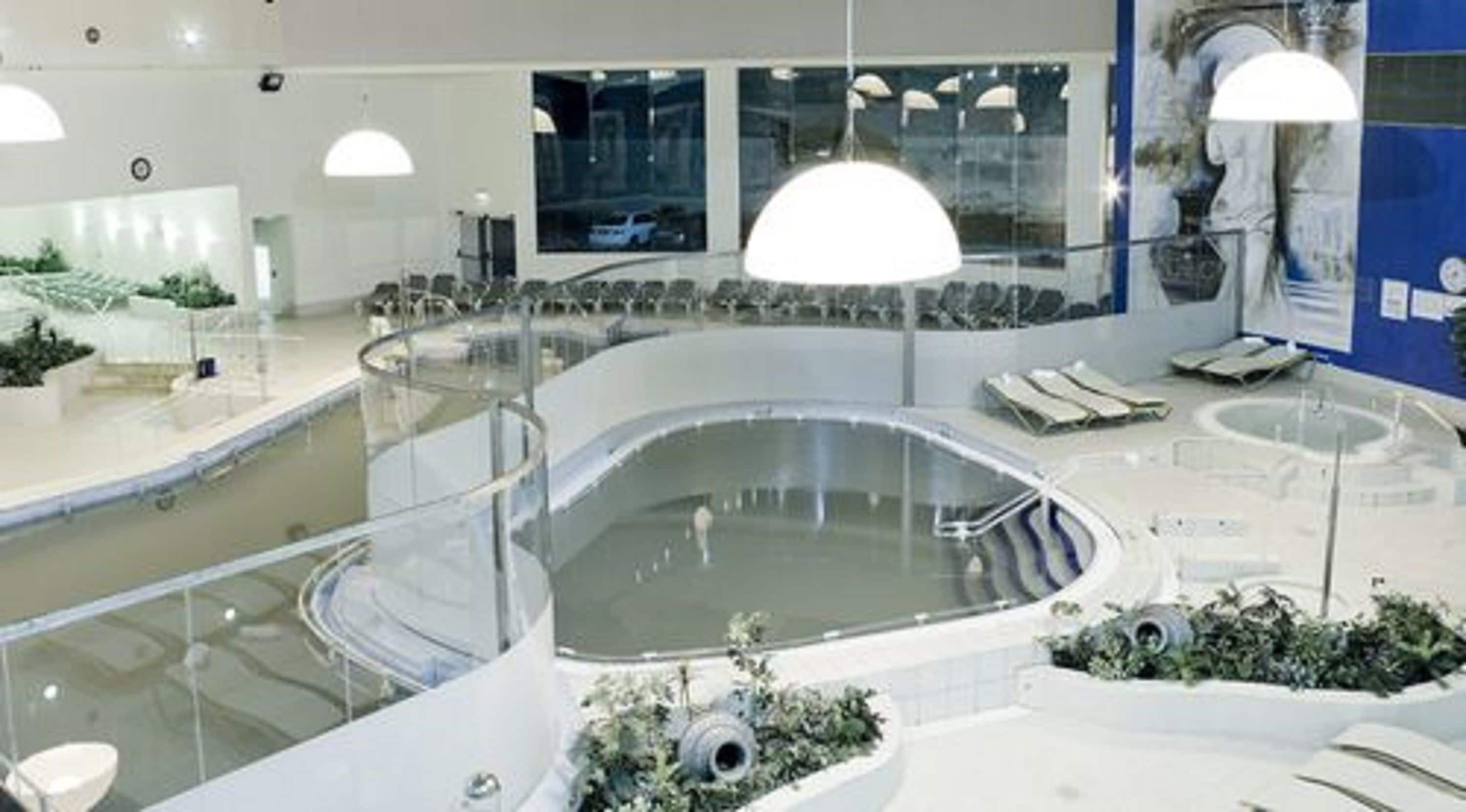 Innenpool, Sonnenschirme