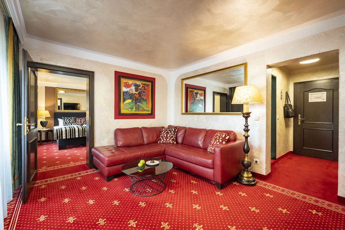 32-inch flat-screen tv with satellite channels, tv, first-run films