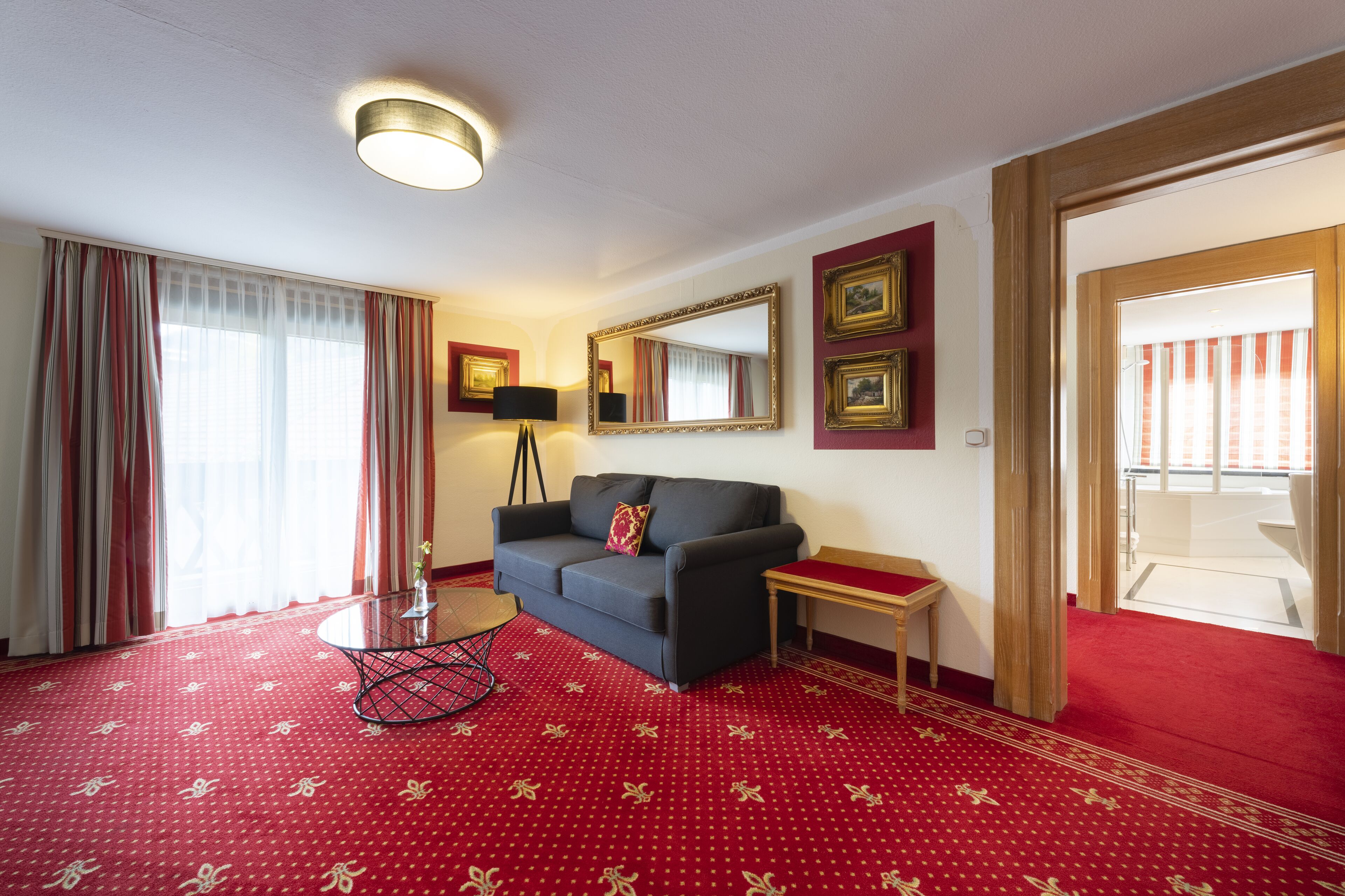 junior suite, 1 king bed, non smoking, mountain view (studio) | 1 bedroom, hypo-allergenic bedding, minibar, in-room safe