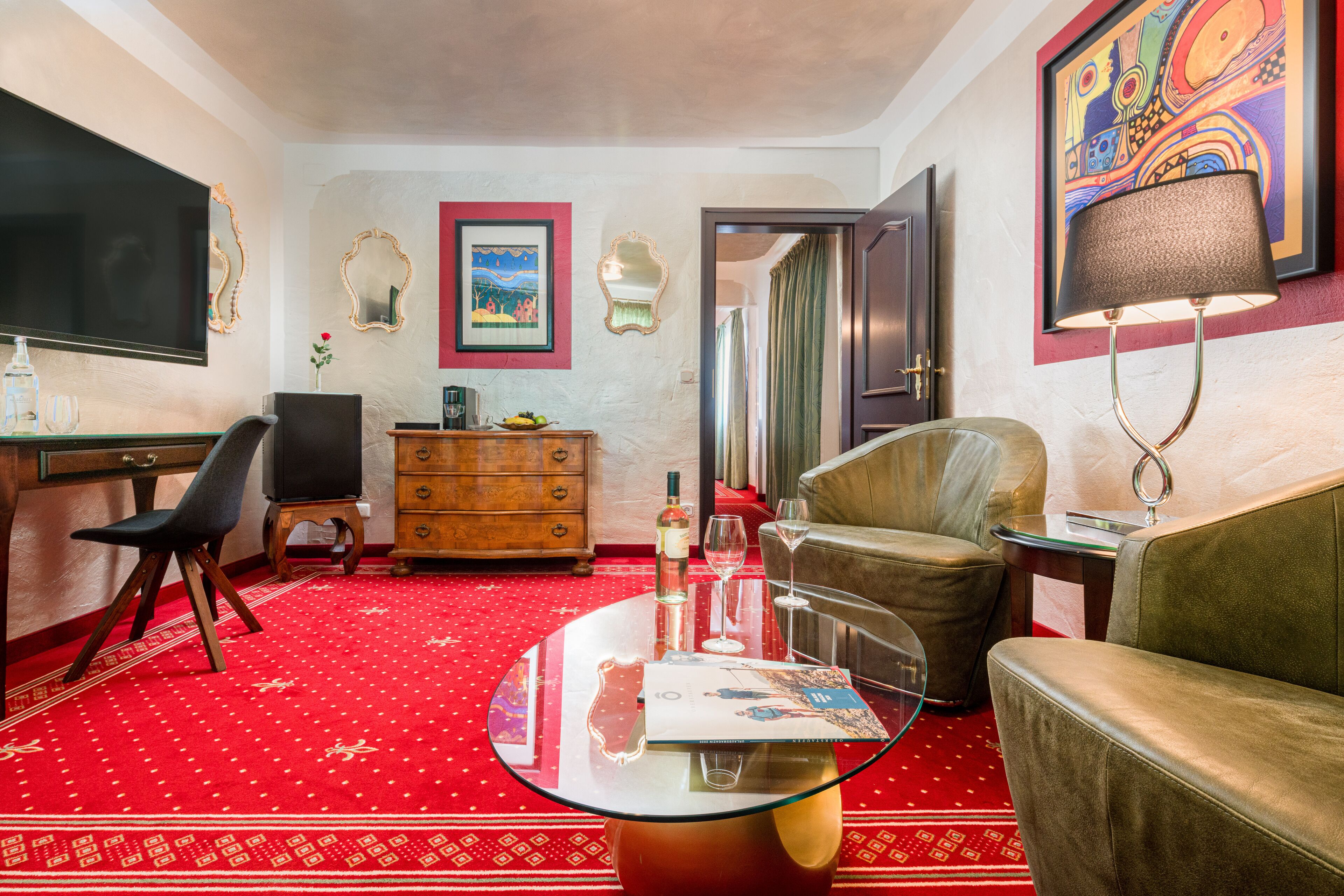 junior studio suite | living area | 32-inch flat-screen tv with satellite channels, tv, first-run films