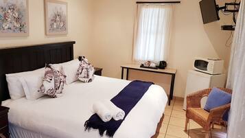 In-room safe, desk, free WiFi