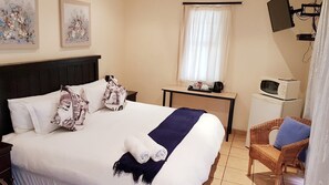 In-room safe, desk, free WiFi