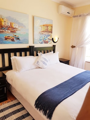 Sea Facing King/Twin Room | In-room safe, desk, soundproofing, free WiFi - Tariman INN (Umhlanga)