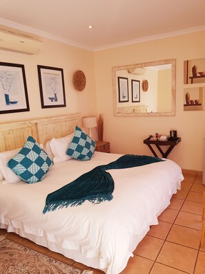 5 Sleeper Room | In-room safe, desk, free WiFi - Tariman INN (Umhlanga)