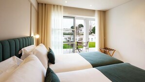 อพาร์ทเมนท์, 3 ห้องนอน (6 adults + 2 children) | มินิบาร์, ตู้นิรภัยในห้องพัก, ห้องเก็บเสียง, ผ้าปูที่นอน