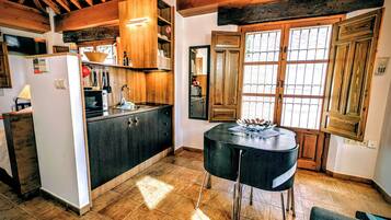 Superior studio | Woonruimte | Een ledtelevisie