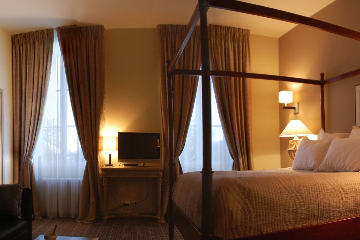 superior room | minibar, in-room safe, desk, free wifi