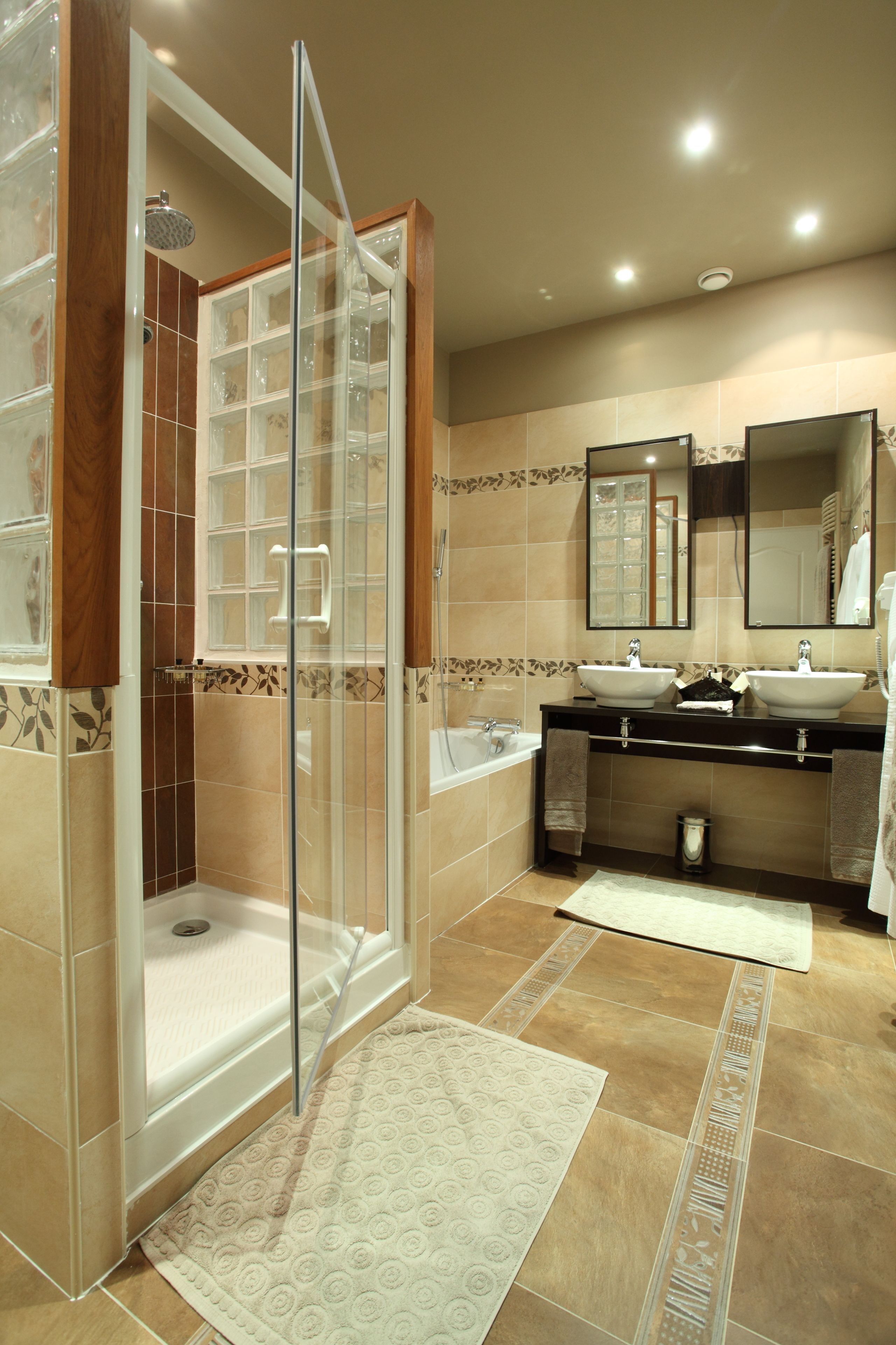 deluxe double room | bathroom | free toiletries, hair dryer, towels