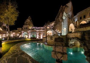 Indoor pool, seasonal outdoor pool, pool loungers - Anatolian Houses Cave Hotel & SPA (Nevsehir)