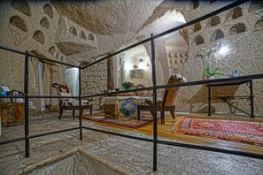 Presidential Suite | Living area | 56-cm LCD TV with cable channels, TV, fireplace - Anatolian Houses Cave Hotel & SPA (Nevsehir)