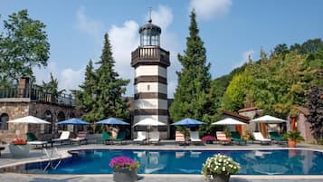 Outdoor pool, pool umbrellas