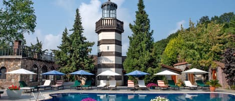 Außenpool, Sonnenschirme