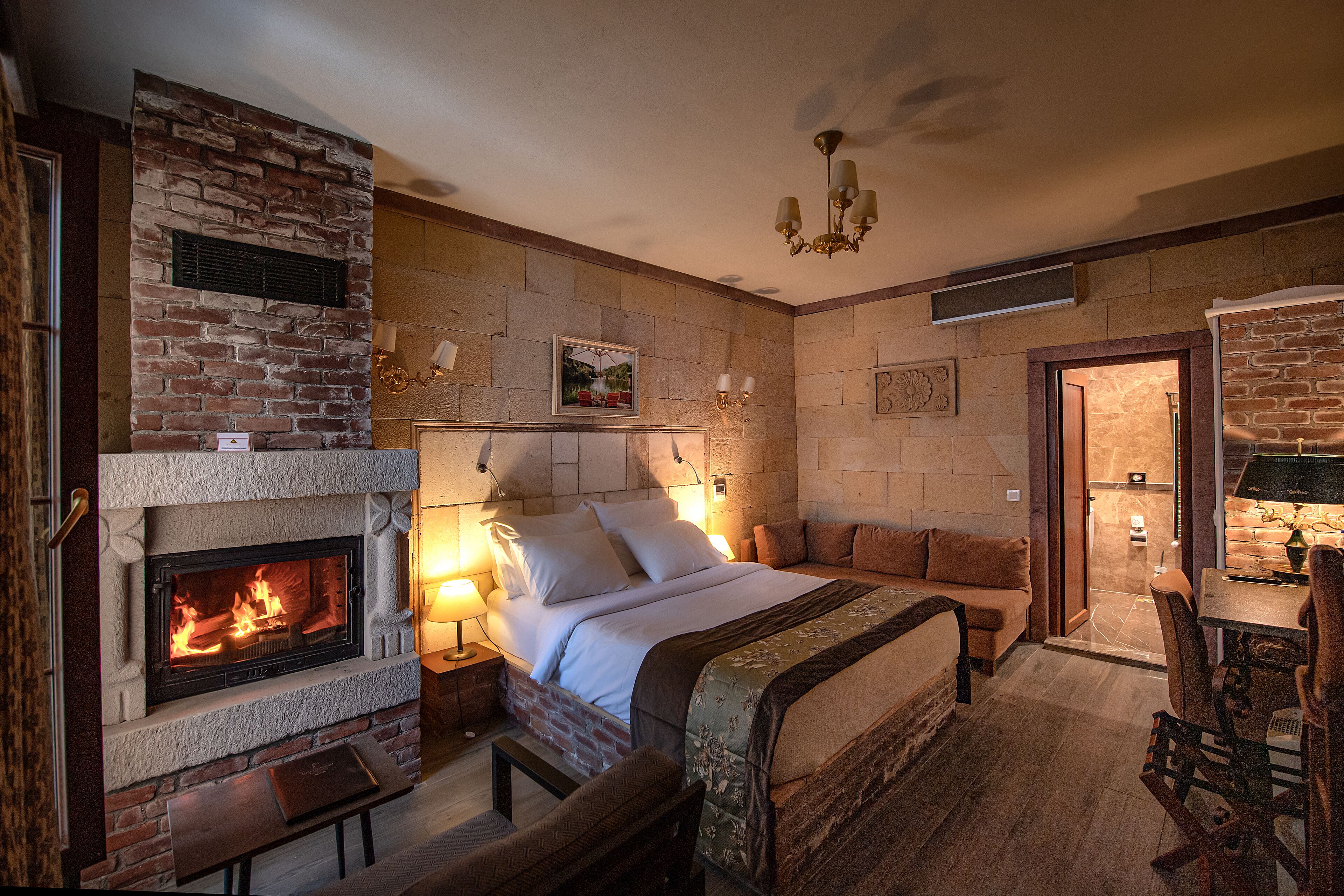 superior - jakuzi, somine | premium bedding, desk, laptop workspace, soundproofing