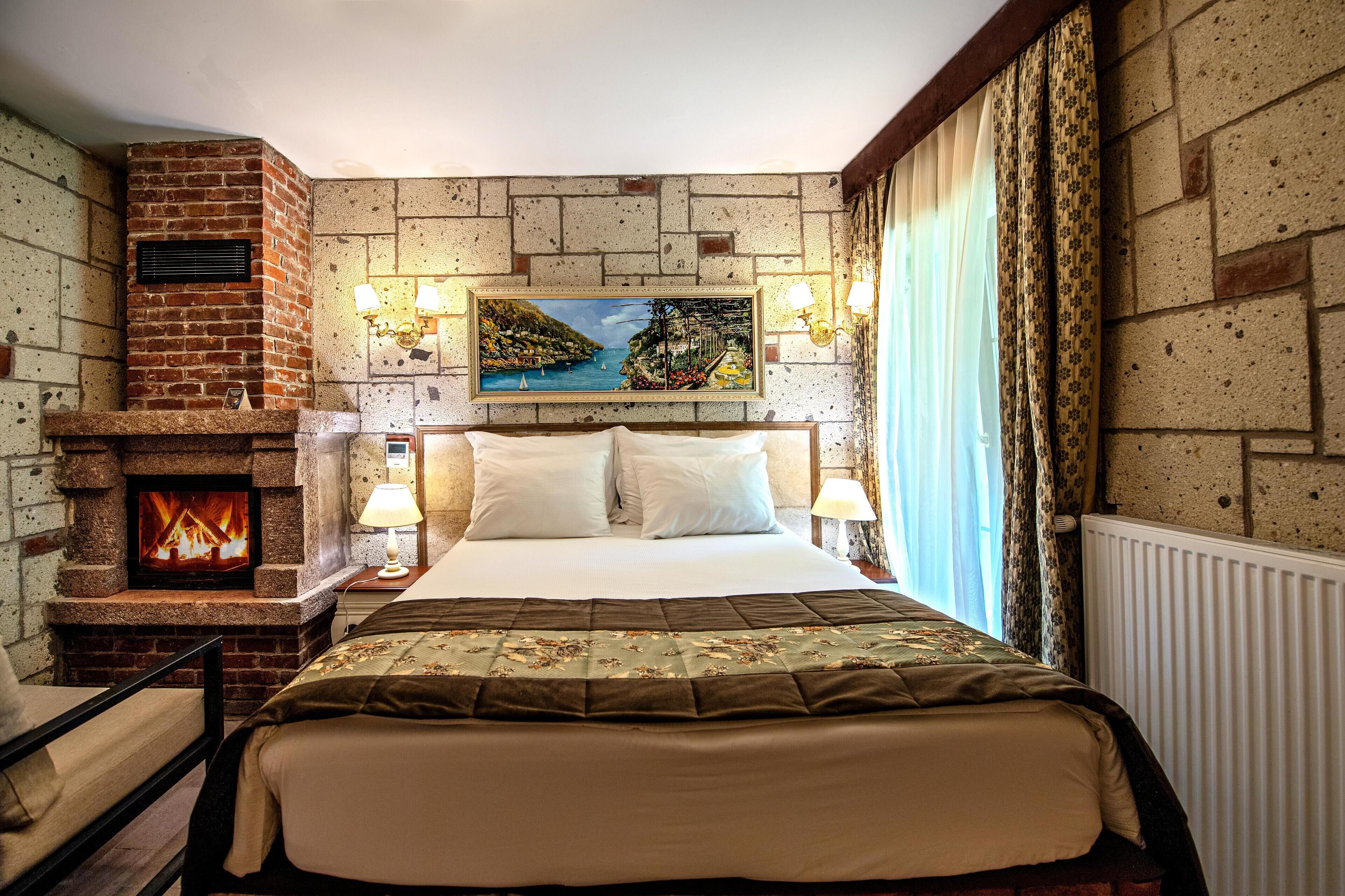 Queen - Hamam, Sauna, Jakuzi, Somine | Hochwertige Bettwaren, Schreibtisch, laptopgeeigneter Arbeitsplatz