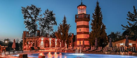 Outdoor pool, pool umbrellas