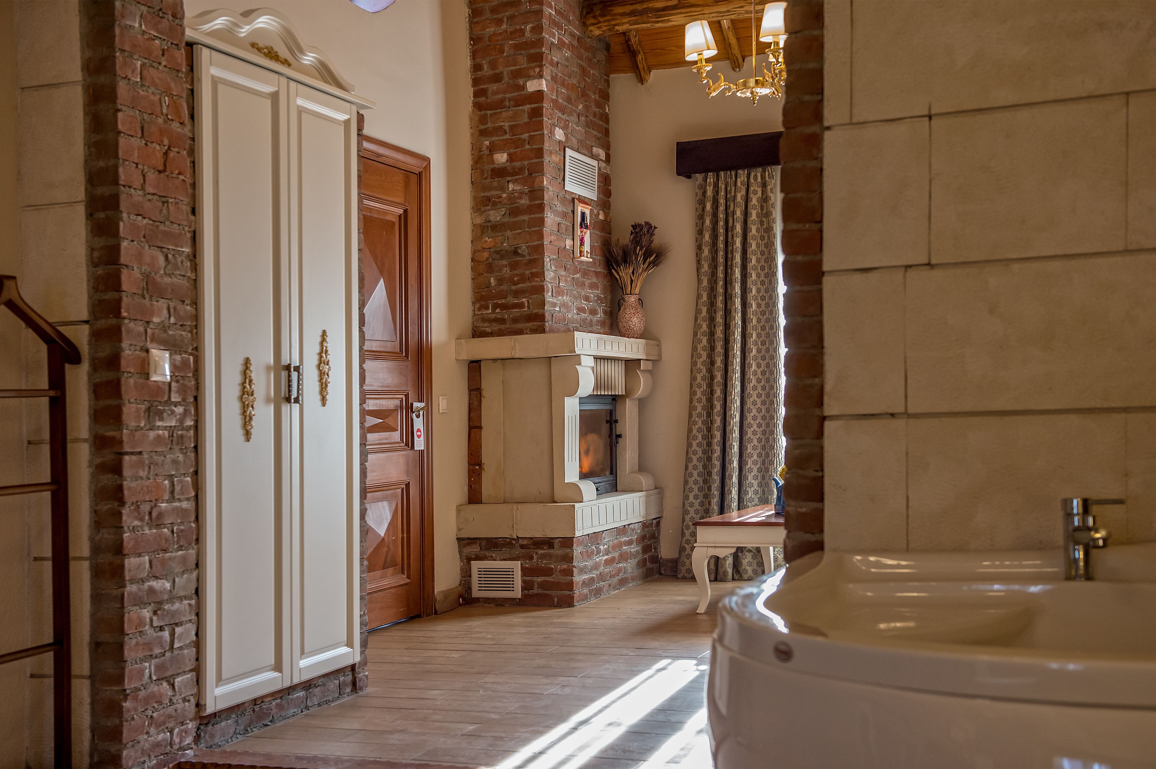 deluxe - jakuzi, somine | premium bedding, desk, laptop workspace, soundproofing