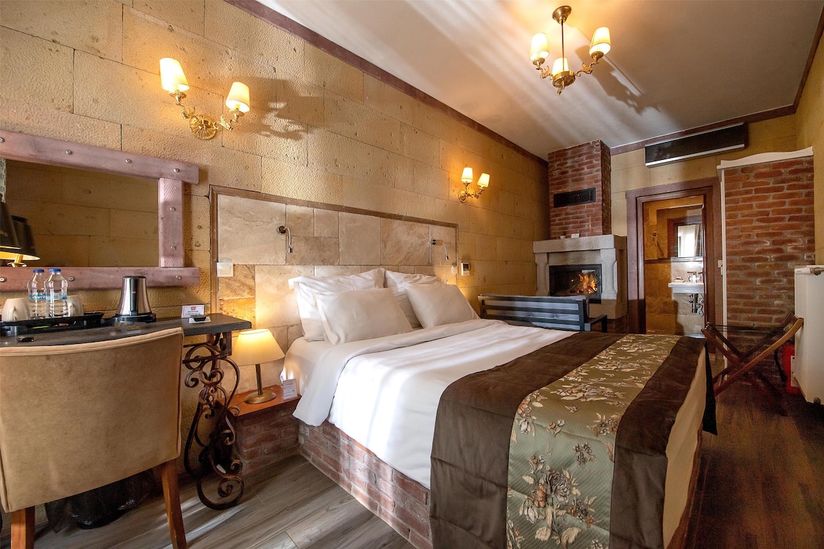 Standard | 1 bedroom, premium bedding, desk, laptop workspace
