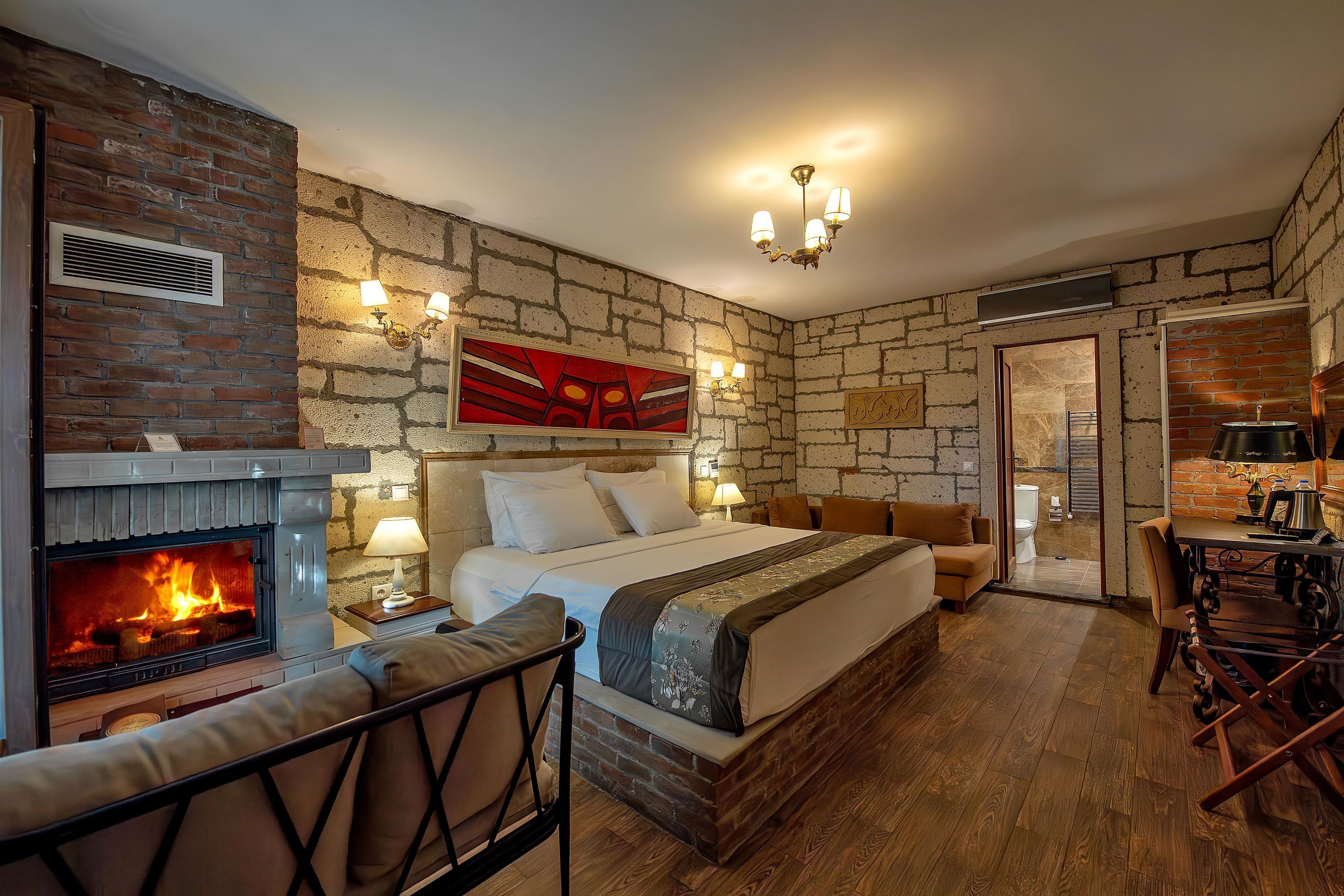 Superior - Jakuzi, Somine | 高档床上用品、办公桌、笔记本电脑工作区、隔音