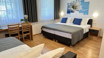 Standard Triple Room, Ensuite | Premium bedding, minibar, in-room safe, desk