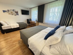 Standard Triple Room, Ensuite | Premium bedding, minibar, in-room safe, desk