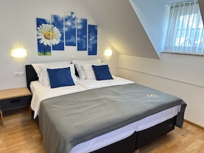 Standard Double Room, Ensuite | Premium bedding, minibar, in-room safe, desk