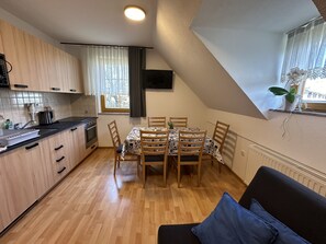 Appartement Standard, 2 chambres, cuisine | Coin séjour
