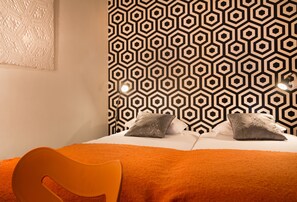 Individually decorated, individually furnished, blackout drapes - EvoraInn (Évora)