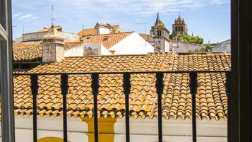 Single Room | Individually decorated, individually furnished, blackout curtains