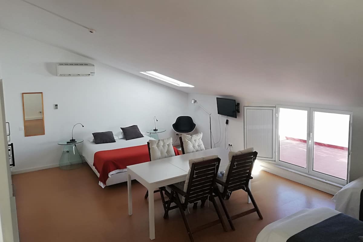 Cobertura panorâmica, terraço, vista para a cidade | Individualmente decorados, individualmente mobiliados, cortinas blackout