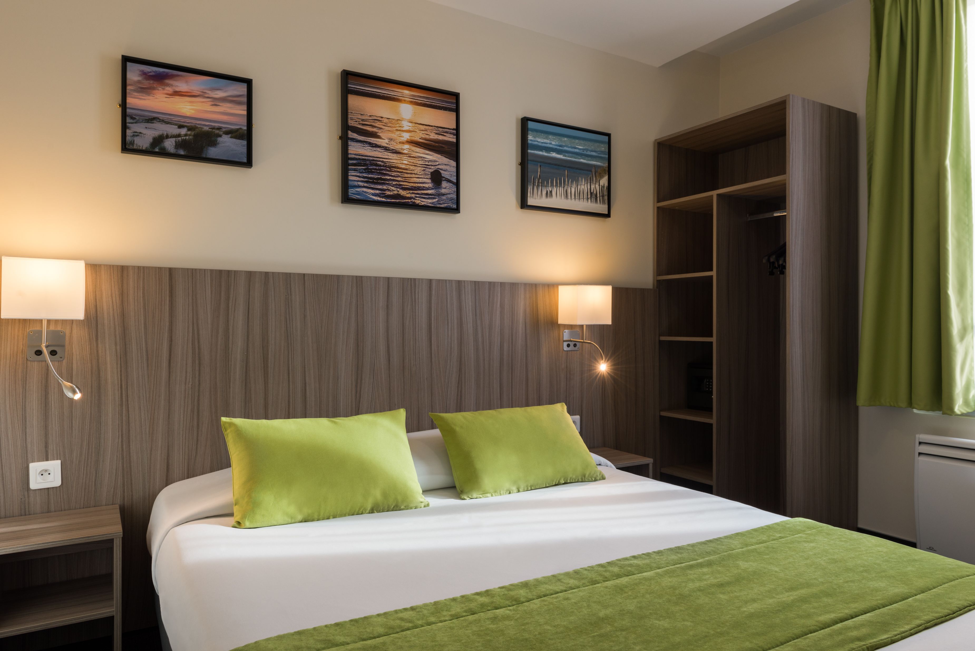 Double Room | In-room safe, desk, soundproofing, iron/ironing board