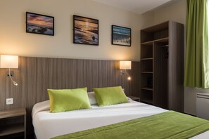 Double Room | In-room safe, desk, soundproofing, iron/ironing board - Reims Hotel (Paris)