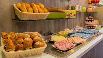 Café da manhã com buffet todos os dias mediante uma taxa