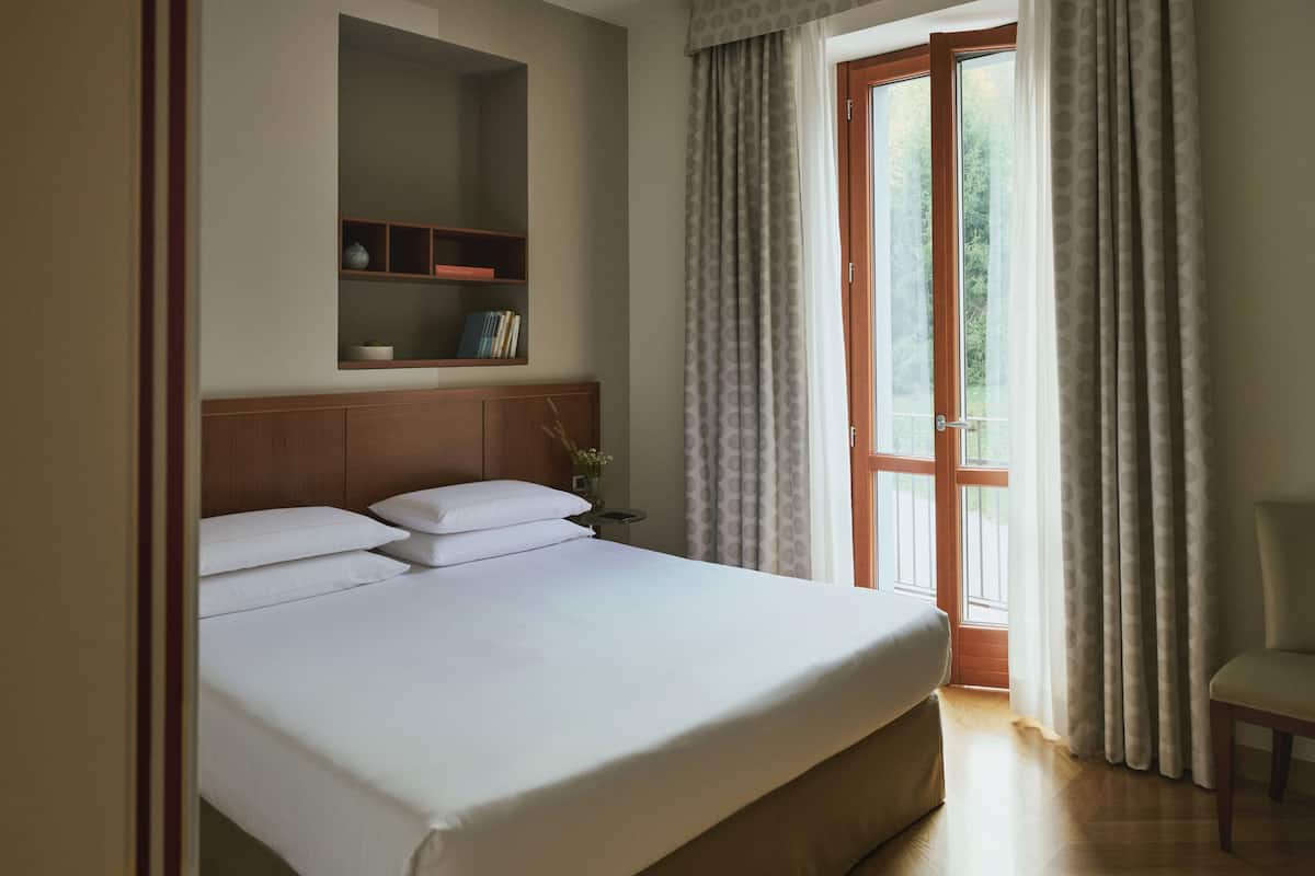 Double Room (Essential) | Down comforters, in-room safe, desk, laptop workspace