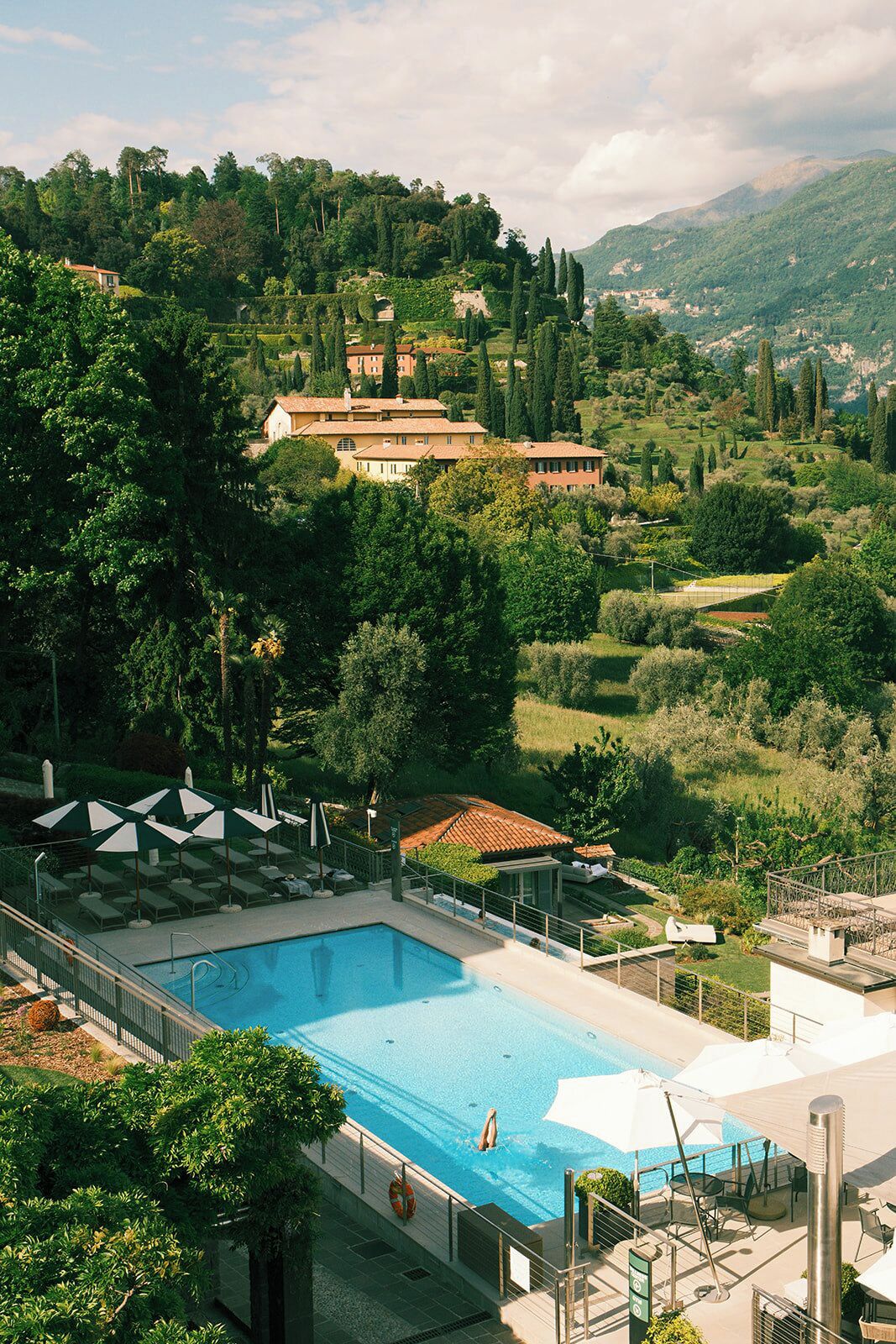 Außenpool, geöffnet von 09:00 Uhr bis 20:00 Uhr, Sonnenschirme