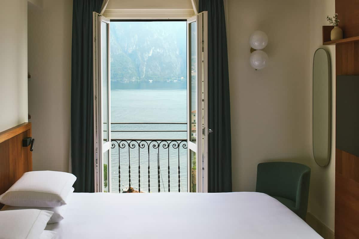 Suite (Courtyard) | Down comforters, in-room safe, desk, laptop workspace