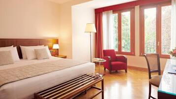 Dubbelrum (Essential) | 3 sovrum, duntÀcken, vÀrdeförvaringsskÄp pÄ rummet och unika möbler