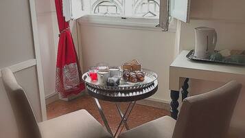 Panoramic Room, 1 Double Bed, City View | Room service - dining