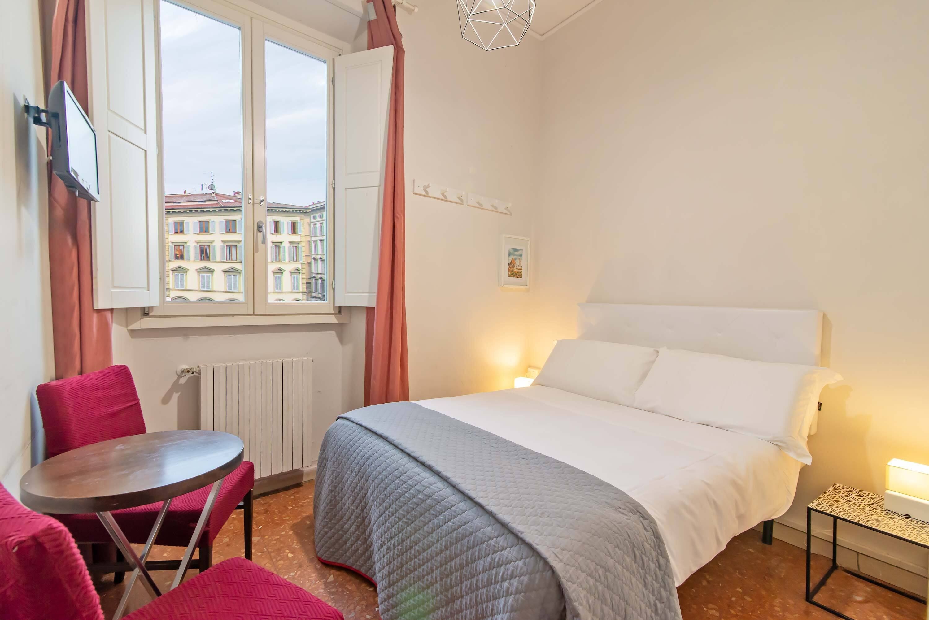 City Room, 1 Double Bed, Private Bathroom, City View | Iron/ironing board, free WiFi, bed sheets