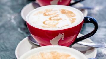 Frukost med lokala rÀtter varje dag (EUR 4 per person)