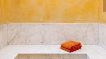 Suite (Pasha) | In-room safe, soundproofing, iron/ironing board, free WiFi