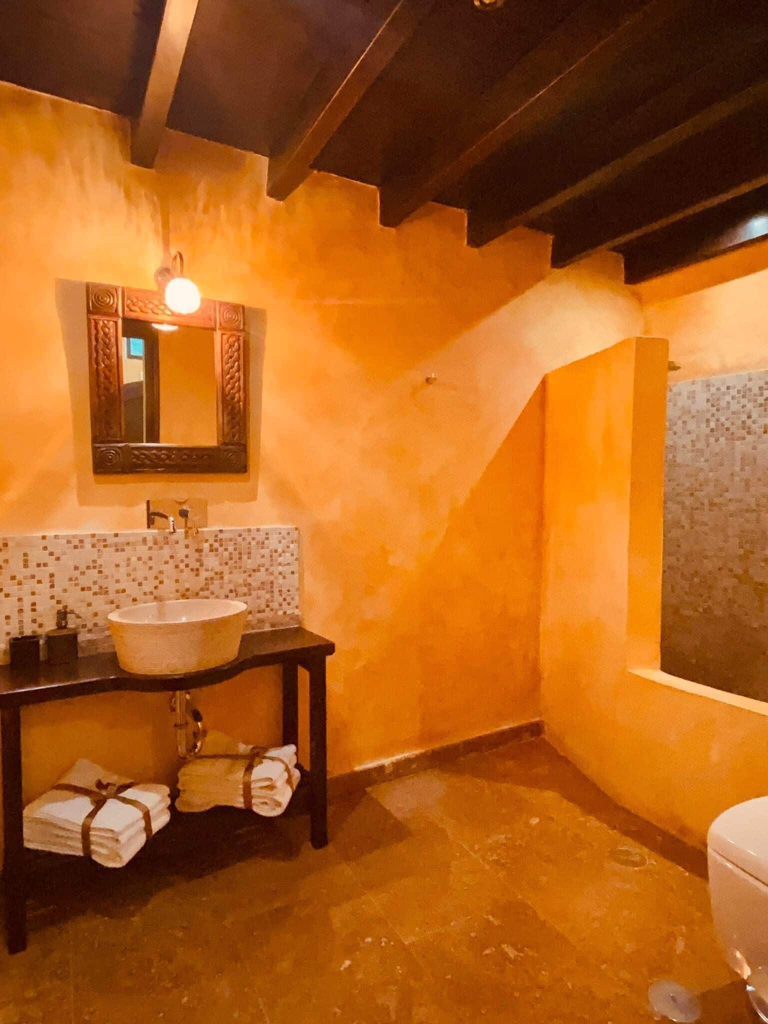suite (knights chamber) | bathroom | combined shower/bathtub, free toiletries, hair dryer, bathrobes