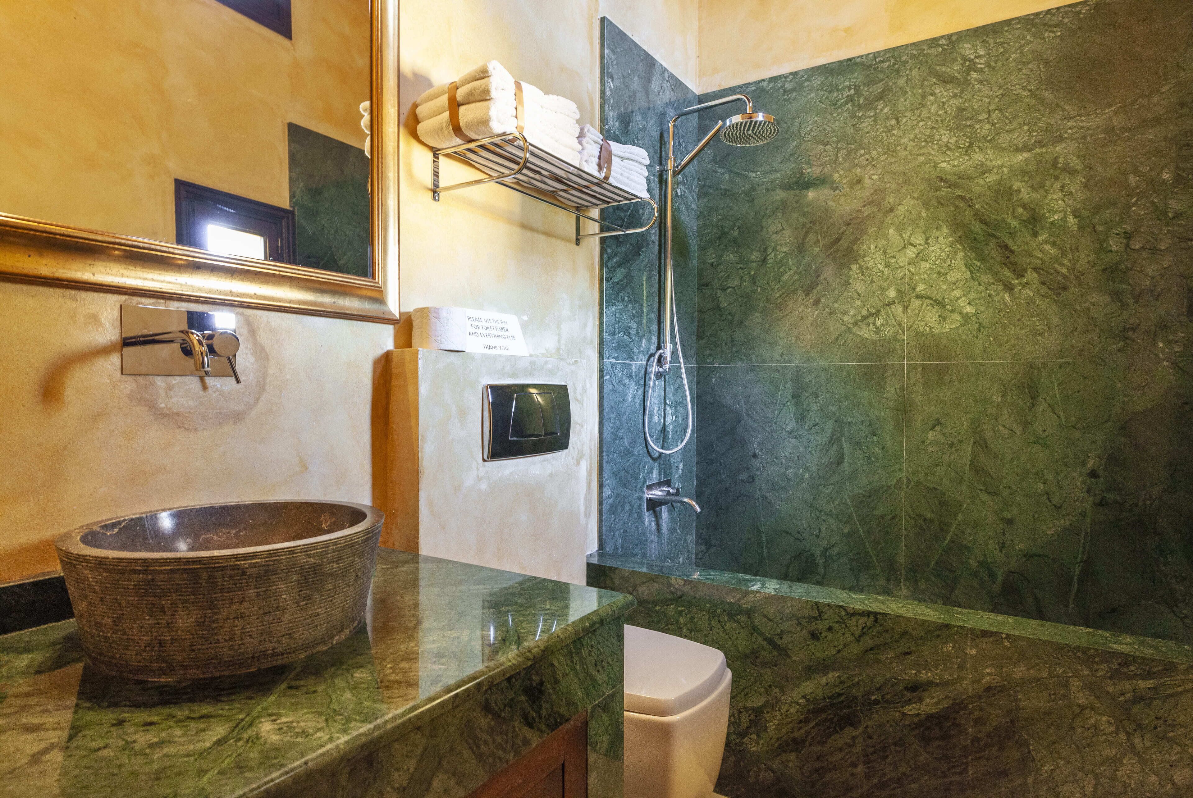 suite (pasha) | bathroom | combined shower/bathtub, free toiletries, hair dryer, bathrobes