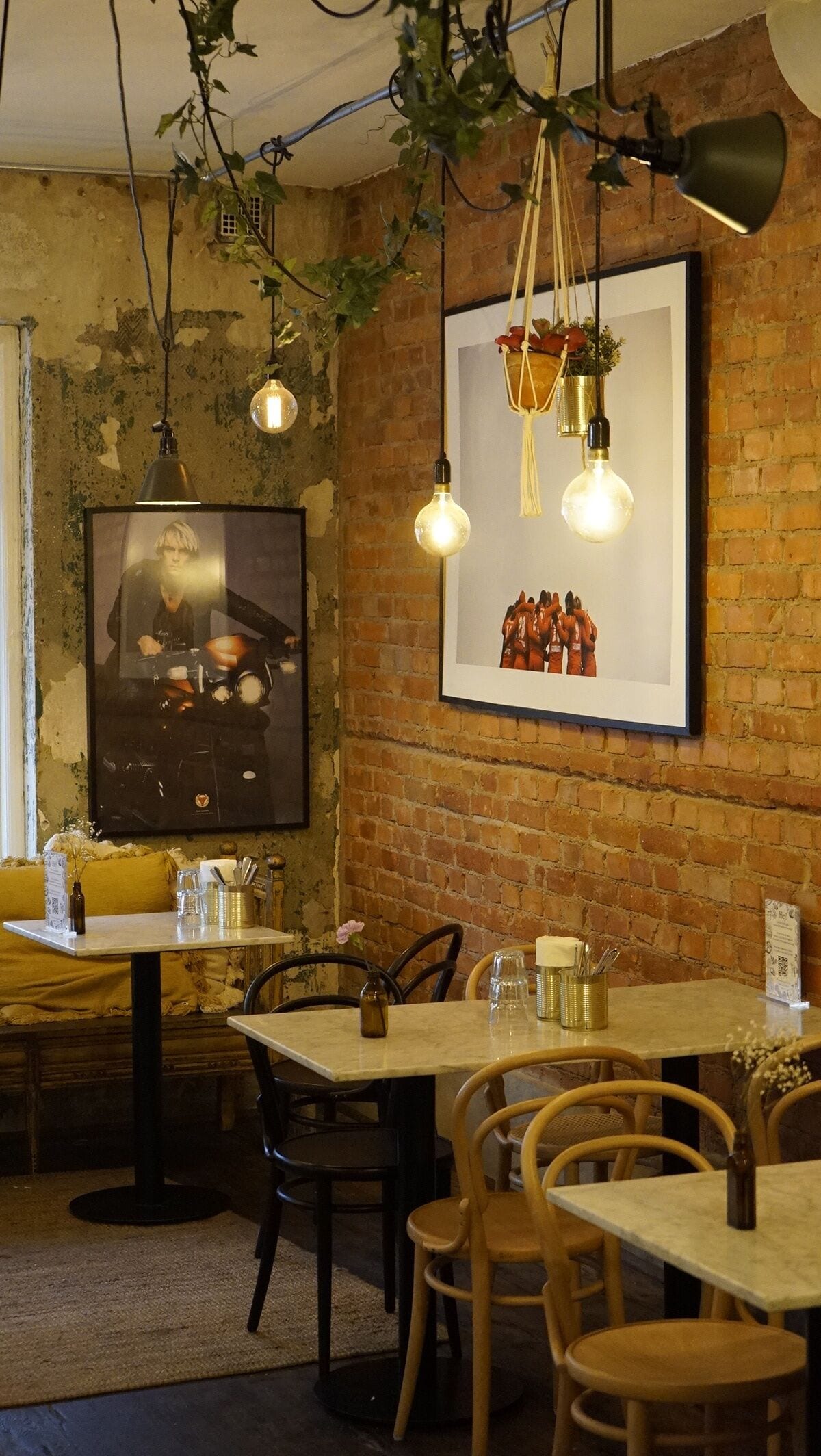 Breakfast, lunch, dinner served; garden views