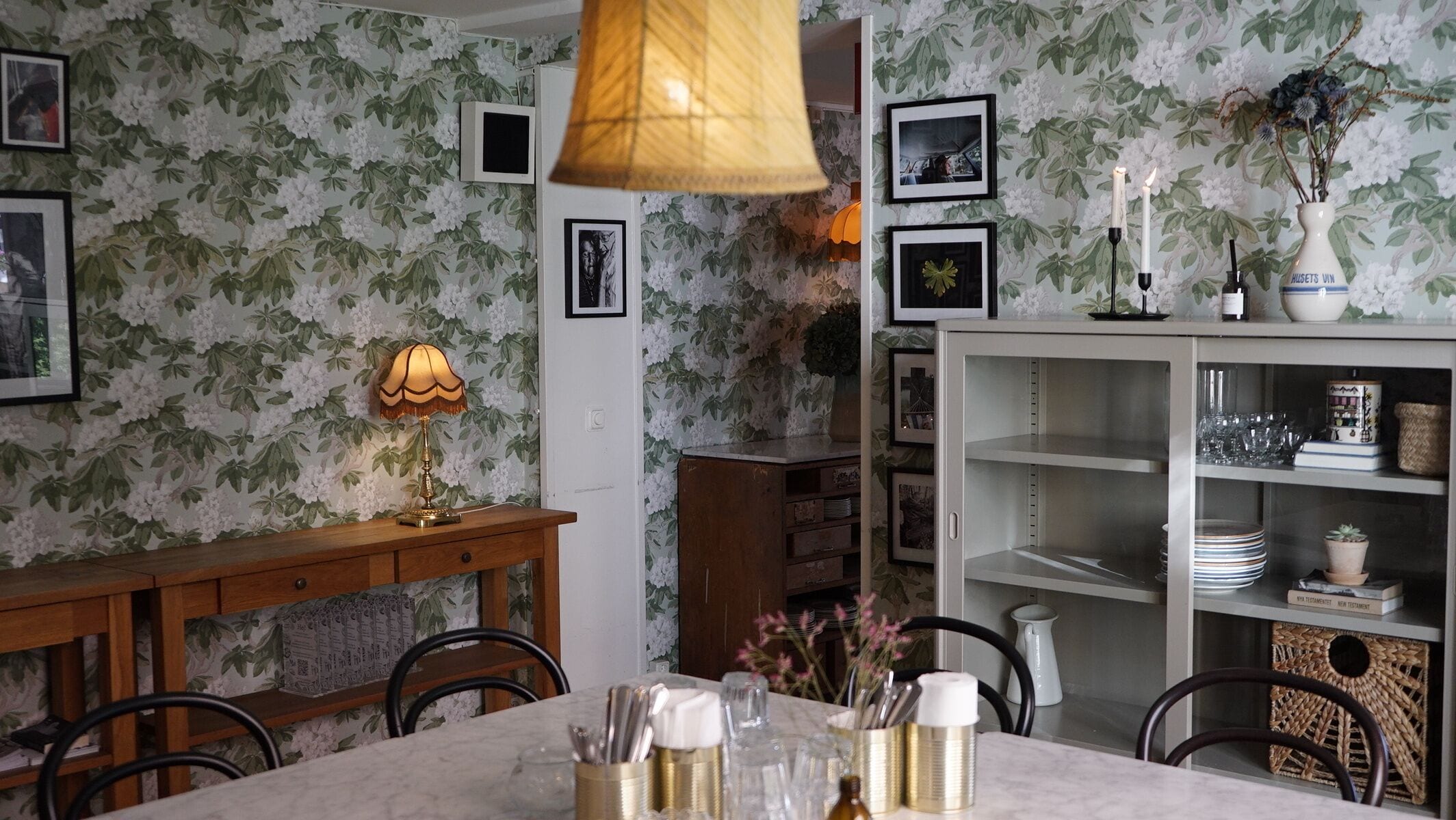 breakfast, lunch, dinner served; garden views