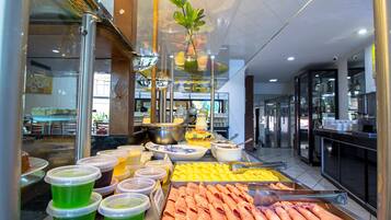 Daily buffet breakfast (BRL 35 per person)