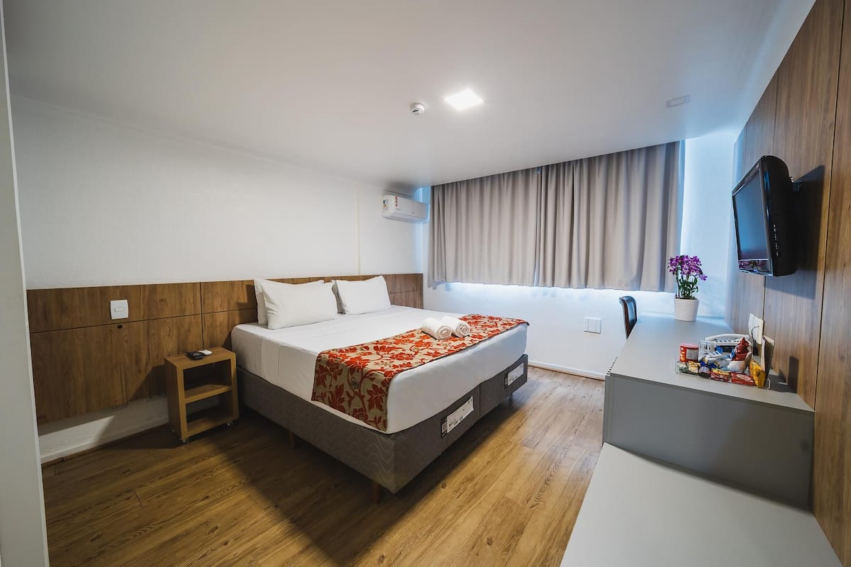 Select-Comfort-Betten, Zimmersafe, Schreibtisch, kostenloses WLAN