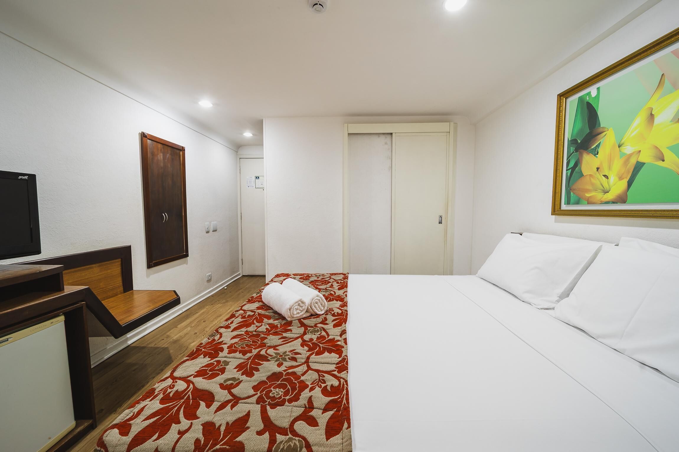 Select Comfort beds, in-room safe, desk, free WiFi